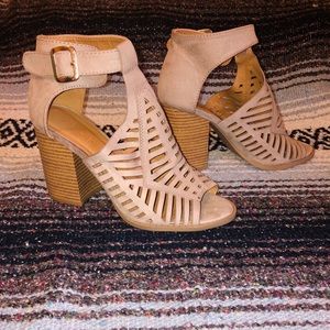 Light beige wedges